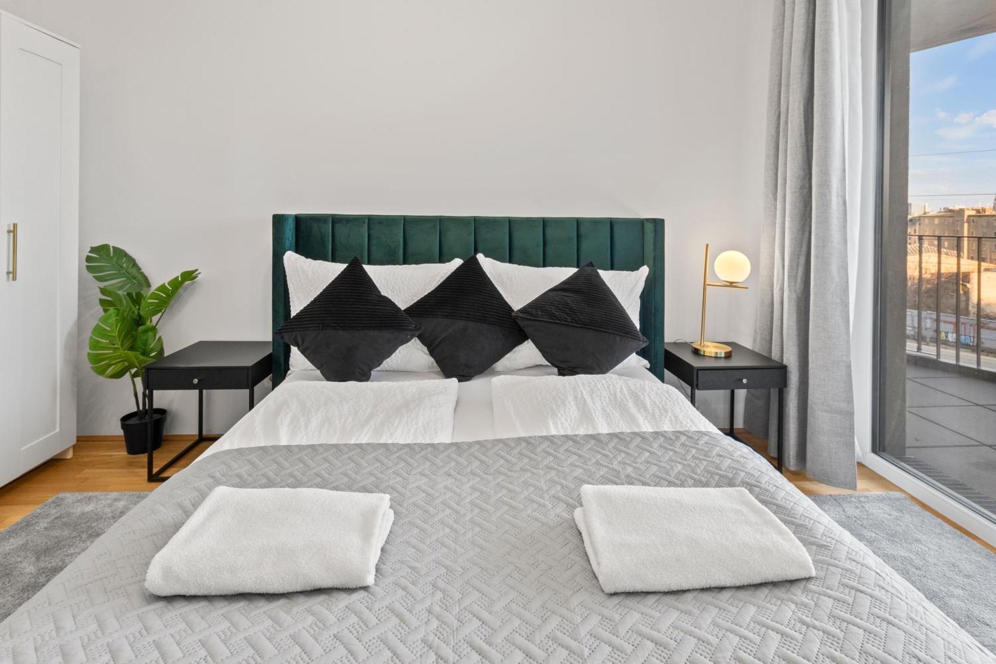 Balcony Apartment I 50 M² I Near City Center Вена Экстерьер фото